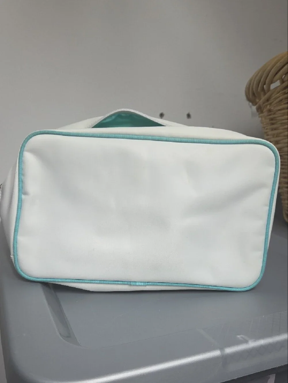 Estee Lauder White Cosmetic Bag with Mint Trim